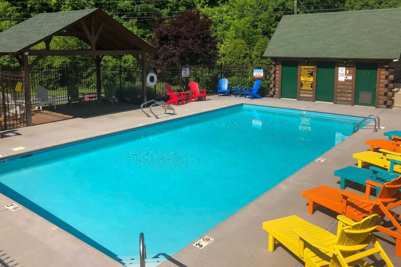 Inviting Sevierville Cabin With Deck And Hot Tub! 외부 사진