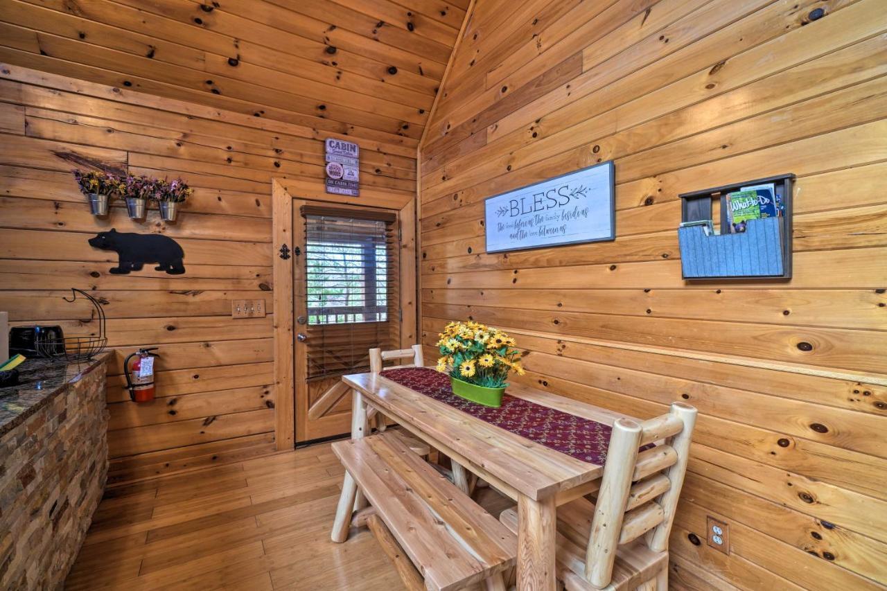 Inviting Sevierville Cabin With Deck And Hot Tub! 외부 사진