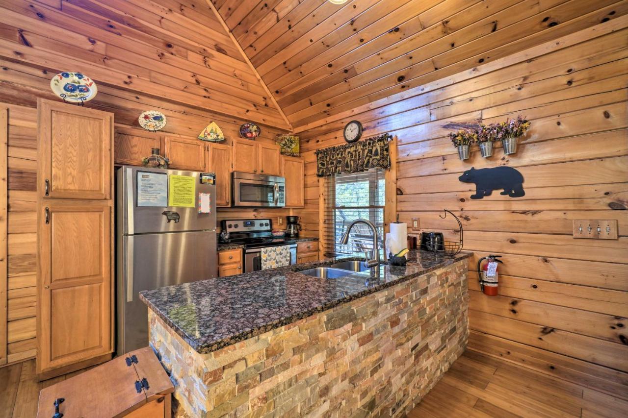 Inviting Sevierville Cabin With Deck And Hot Tub! 외부 사진