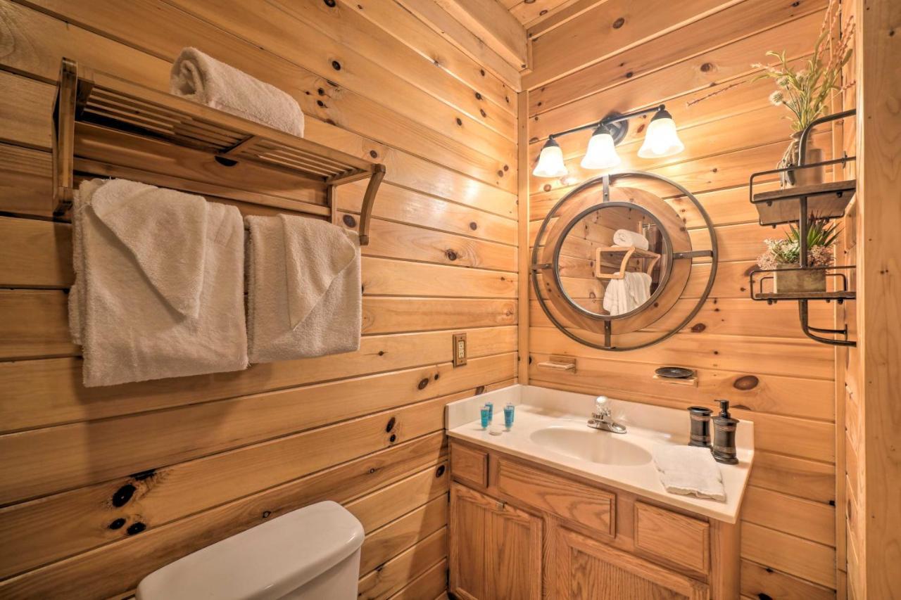 Inviting Sevierville Cabin With Deck And Hot Tub! 외부 사진