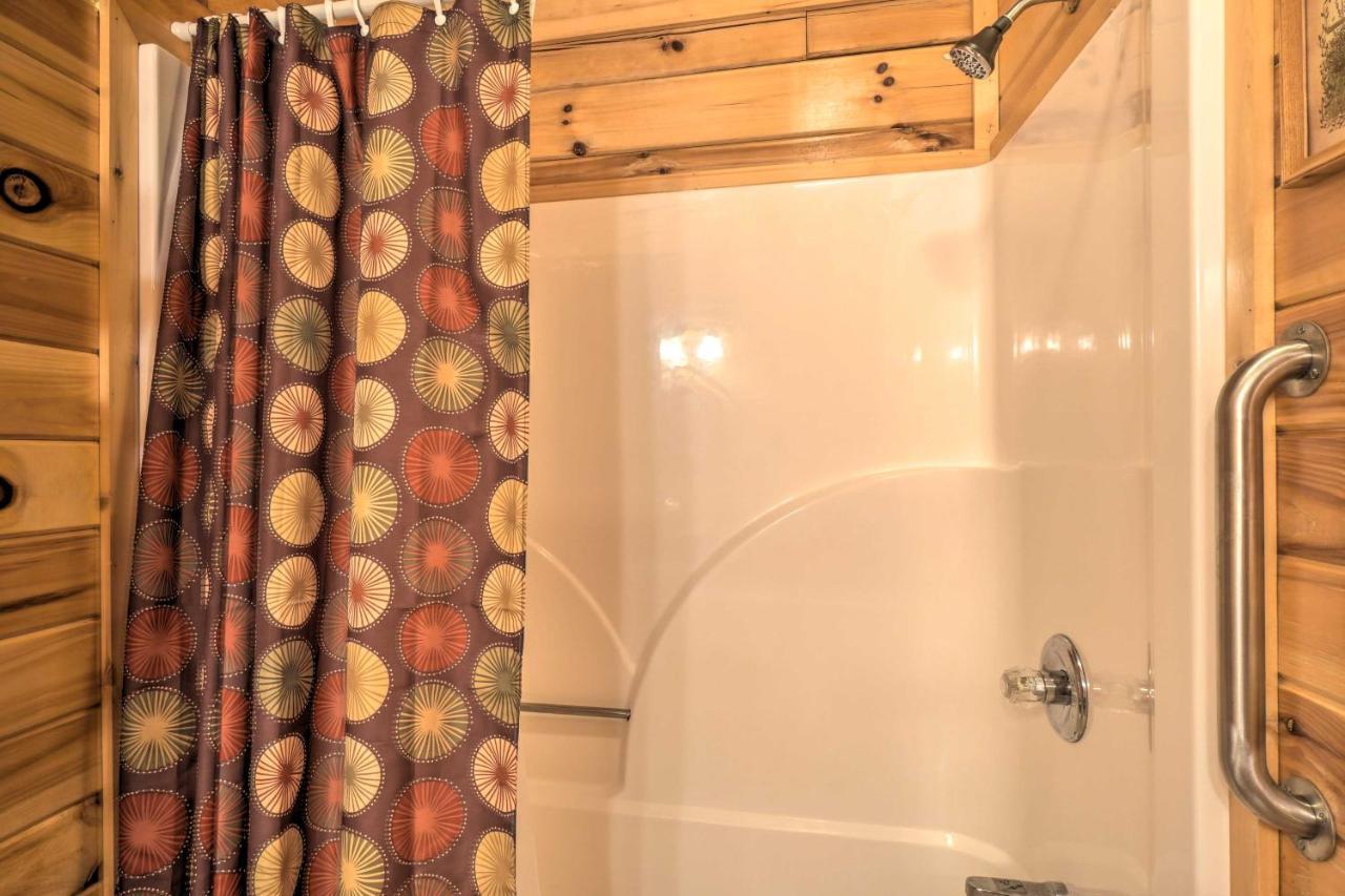 Inviting Sevierville Cabin With Deck And Hot Tub! 외부 사진
