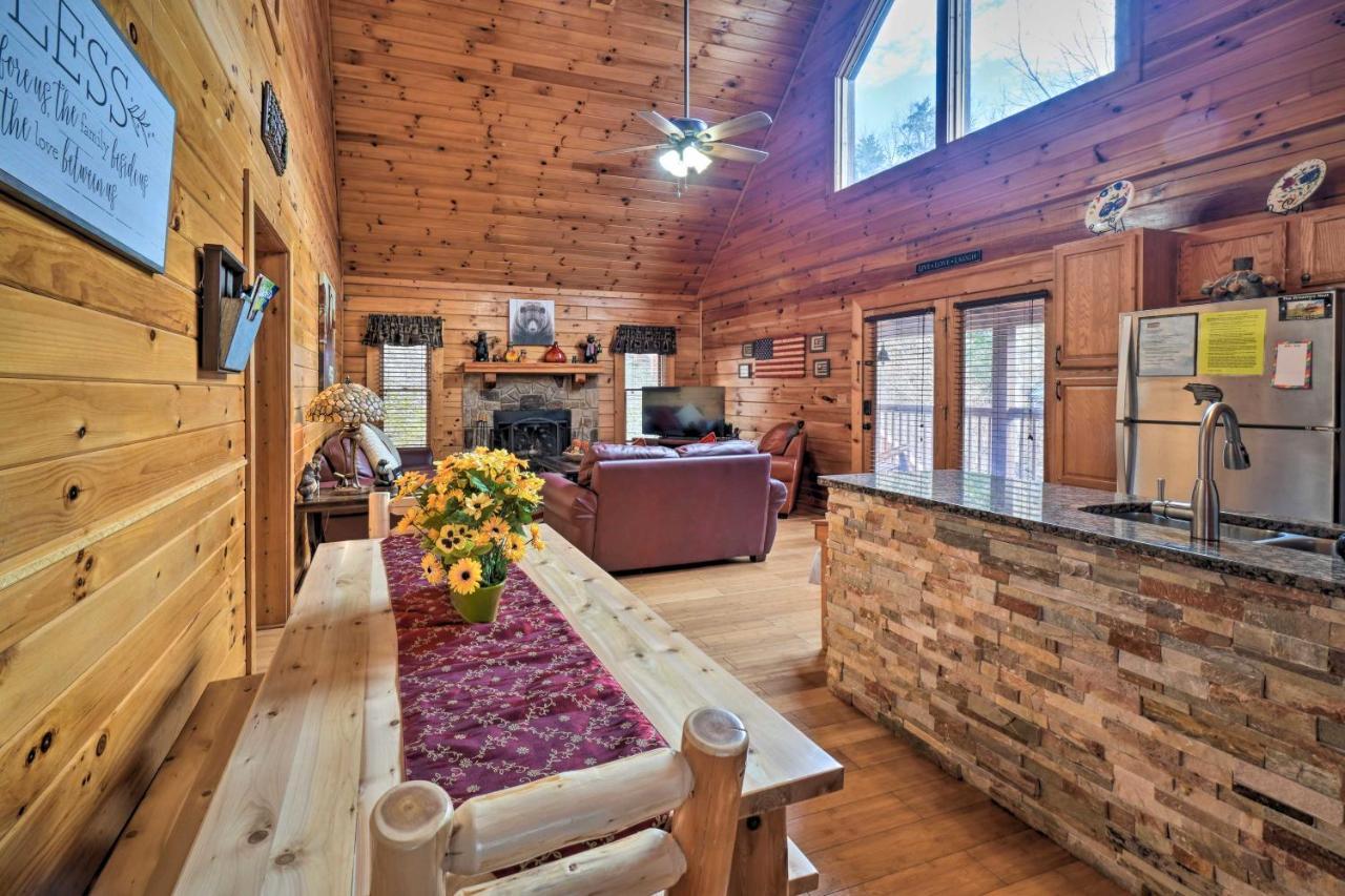 Inviting Sevierville Cabin With Deck And Hot Tub! 외부 사진