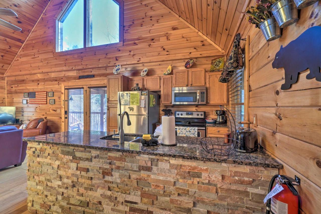 Inviting Sevierville Cabin With Deck And Hot Tub! 외부 사진